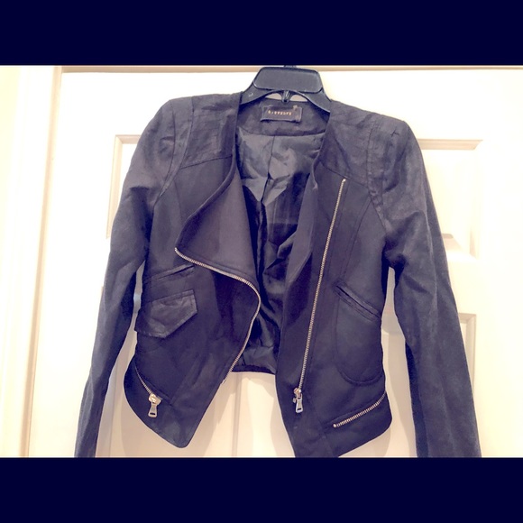Jackets & Blazers - 🎁Pretty Stylish Black Jacket🎁Make An Offer😊